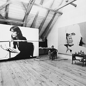 1980, Franz Gertsch im Atelier seines Wohnhauses; links das Bild Patti Smith V, rechts das noch unvollendete Selbstporträt
