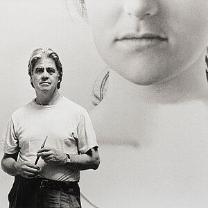 1998, Franz Gertsch vor Silvia I im Atelier. Zustand Mitte Juli