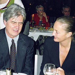 1997, Während den Feierlichkeiten zur Verleihung des Kaiserrings plaudert Franz Gertsch mit seinem Modell Johanna Dichant